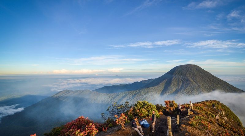 Objek Wisata Alam Memukau Gunung Gede Pangrango
