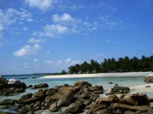 pantai batu berlayar