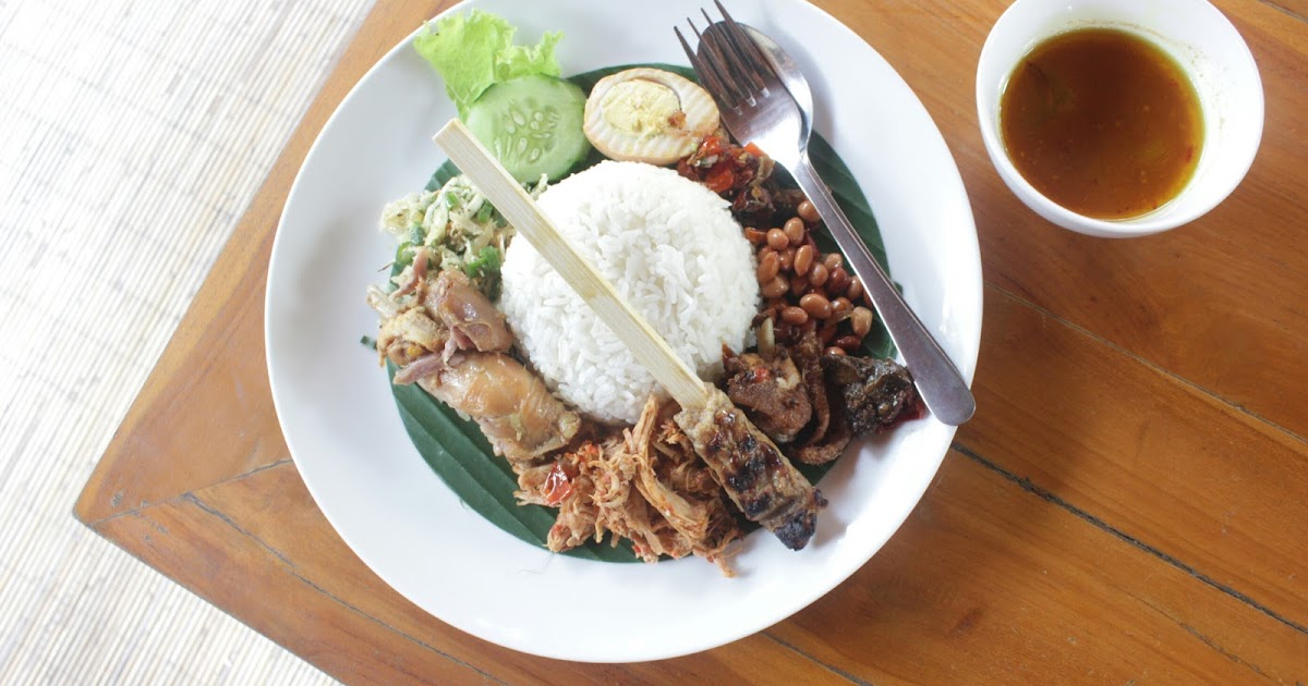Bali Terkenal Dengan Berbagai Menu Sarapannya Yang Lezat - Nasi Ayam Kedewataan Bu Mangku