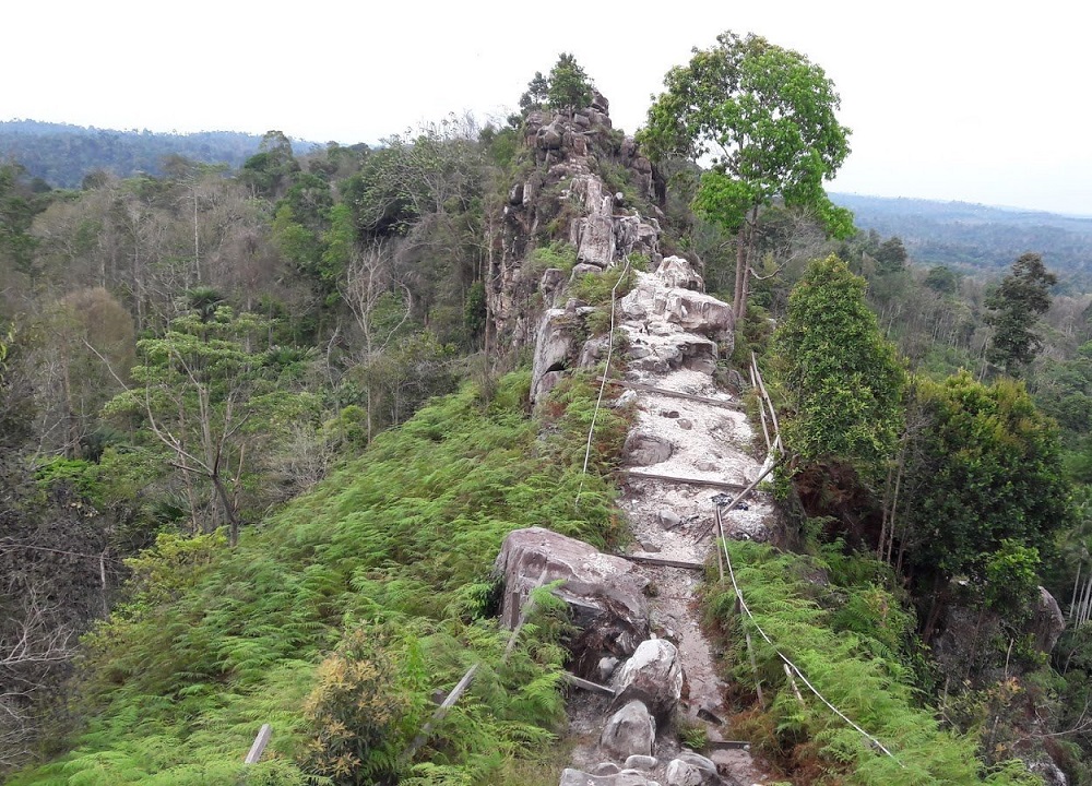 Rekomendasi Wisata Alam Dan Budaya Kalimantan Timur - Wisata Batu Dinding