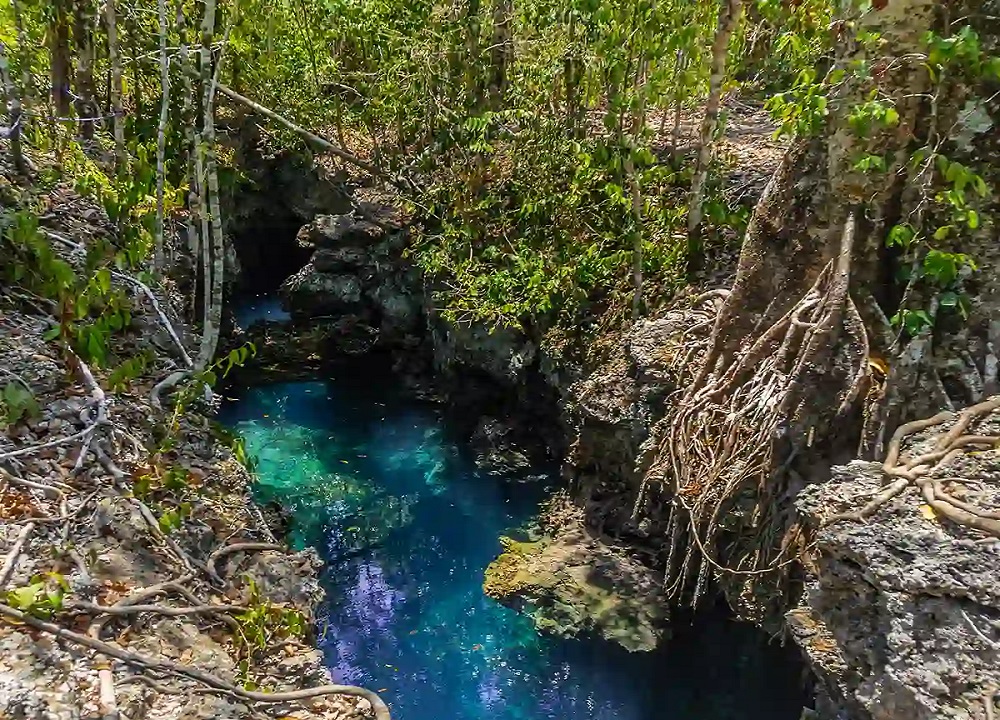 Rekomendasi Wisata Alam Perairan Kalimantan Timur 2023 - Goa Haji Mangku