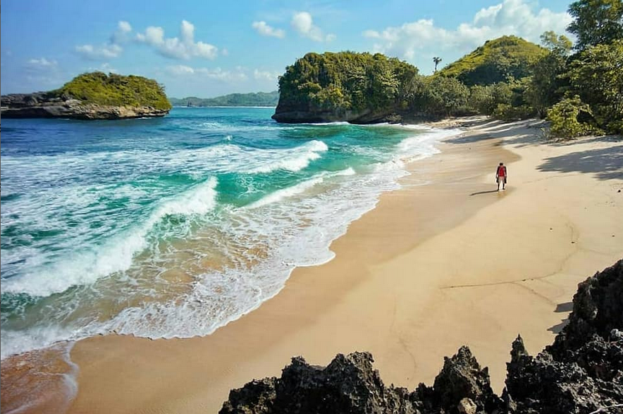 Wisata Pantai Watu Leter Yang Ada di Malang