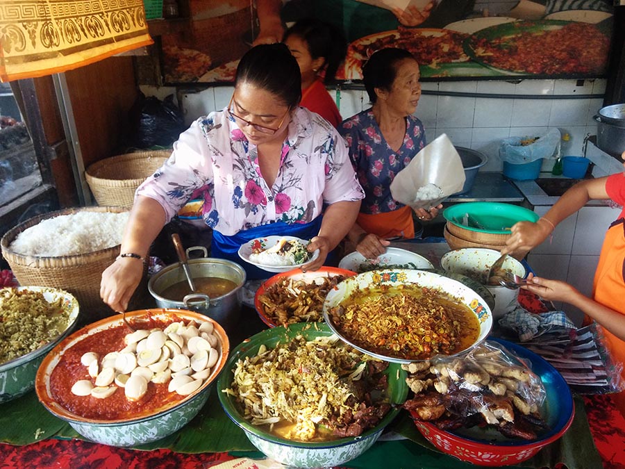 Bali Terkenal Dengan Berbagai Menu Sarapannya Yang Lezat - Warung Nasi Bali Men Weti