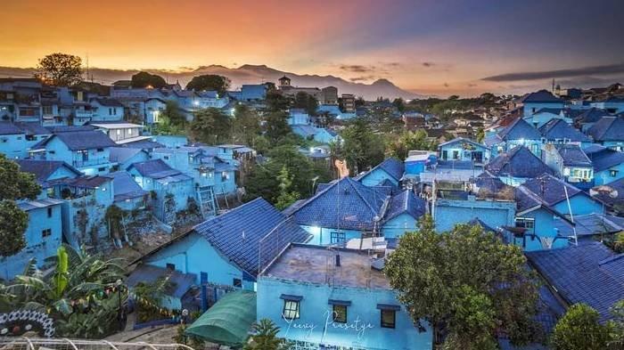 Mengenal Kampung Biru Arem di Malang