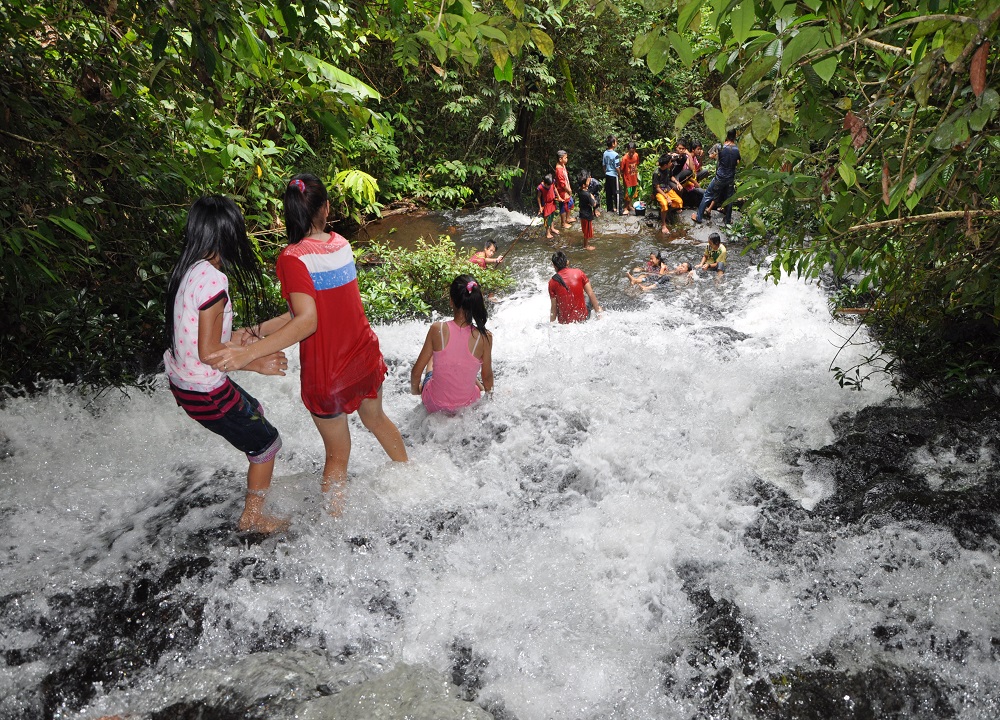 Rekomendasi Air Terjun Di Kalimantan Tengah Yang Wajib Anda Kunjungi - Air Terjun Hatowan