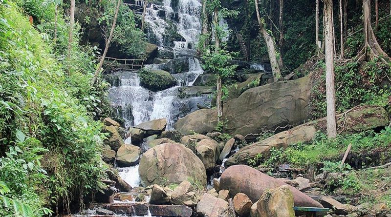 Rekomendasi Air Terjun Di Kalimantan Tengah Yang Wajib Anda Kunjungi