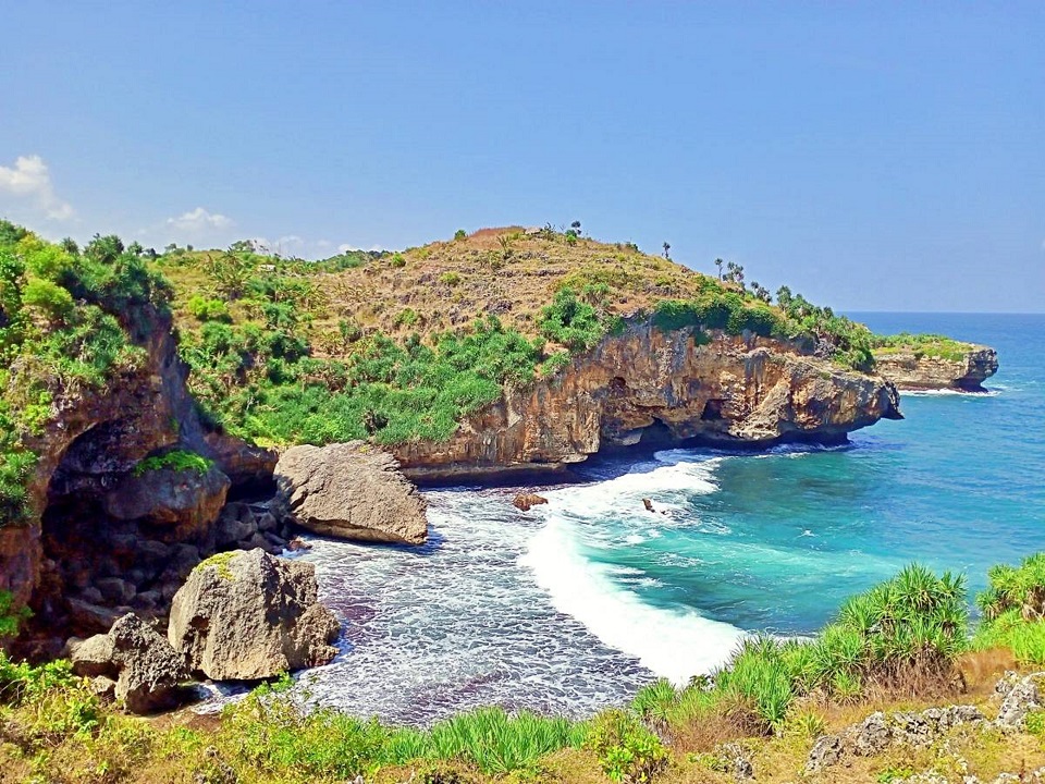 Pantai widodaren Gunung Kidul Yogyakarta